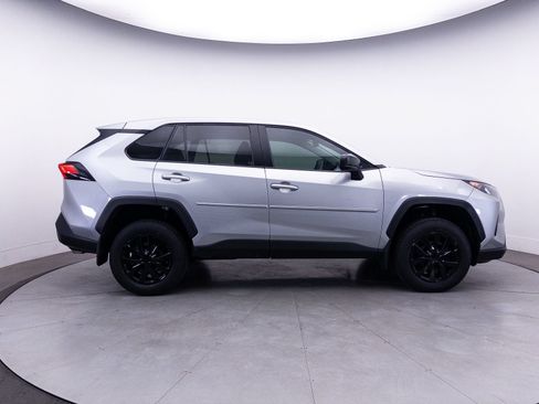 Used 2022 Toyota RAV4 LE AWD/4WD image 36