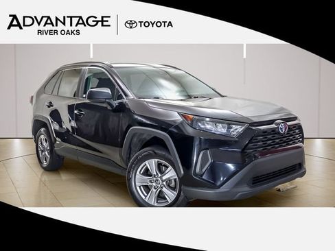 Used 2022 Toyota RAV4 LE AWD/4WD image 1