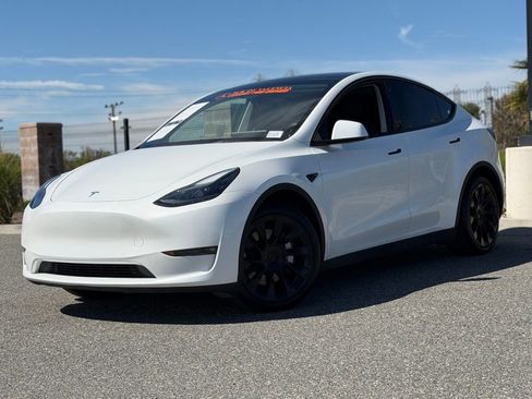 Used 2023 Tesla Model Y Long Range image 2