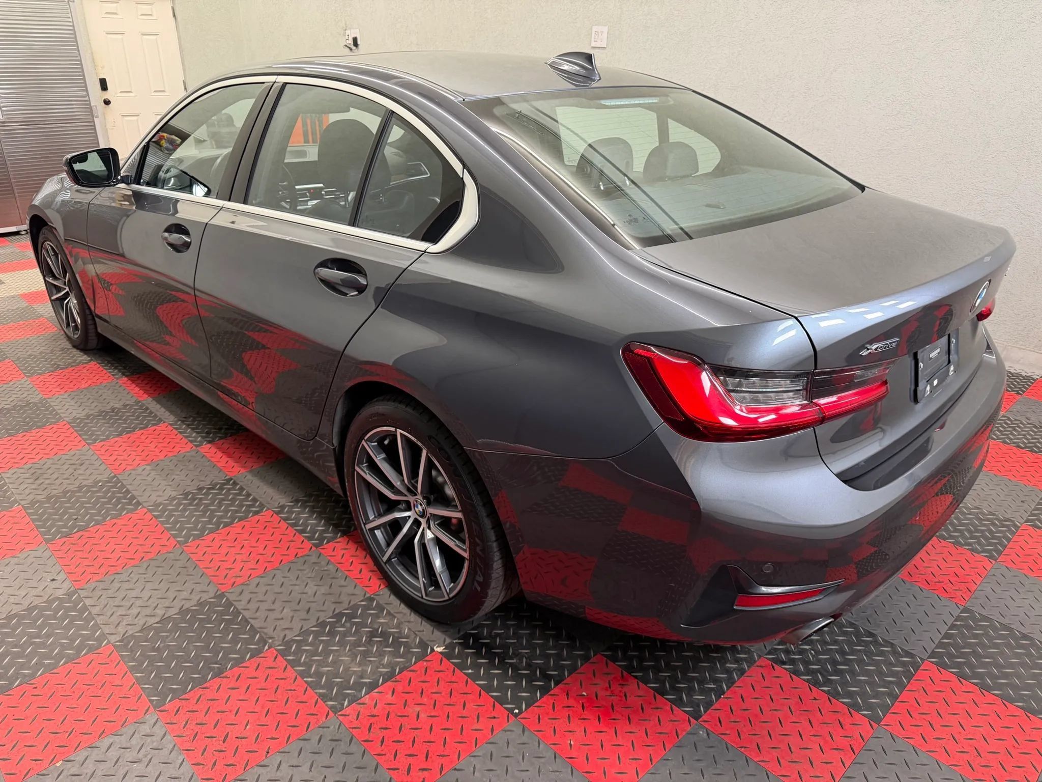 Used 2019 BMW 330i xDrive Sedan w/ Premium Package AWD/4WD image 4