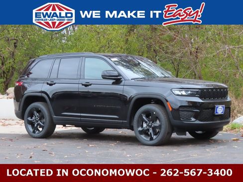 New 2025 Jeep Grand Cherokee Altitude image 1