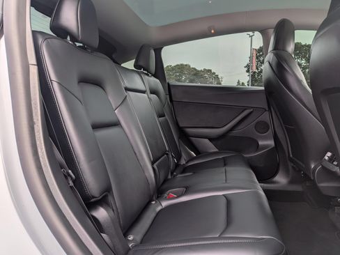 Used 2022 Tesla Model Y Performance AWD/4WD image 8