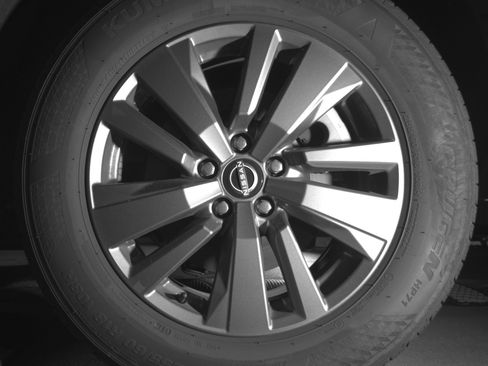 Used 2025 Nissan Pathfinder SV image 14