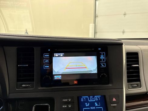Used 2017 Toyota Sienna AWD image 18
