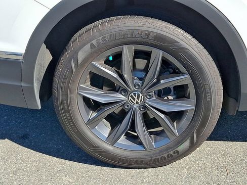 Certified 2023 Volkswagen Tiguan SE FWD image 8