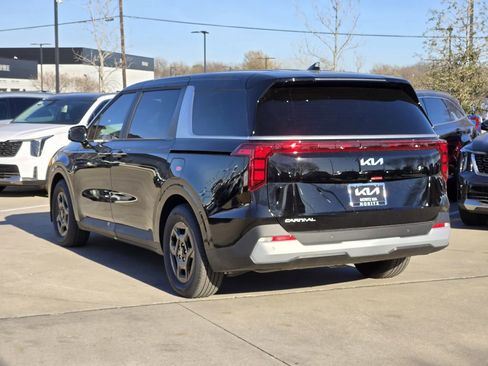 New 2026 Kia Carnival FWD image 3