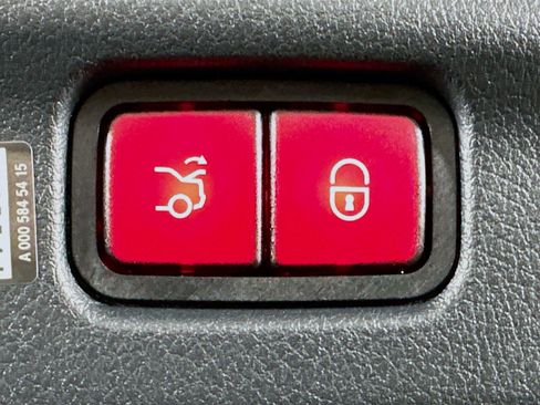 Used 2024 Mercedes-Benz C 300 4MATIC Sedan image 29