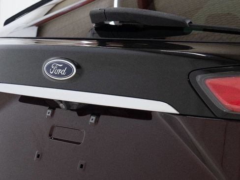 Used 2019 Ford Edge Titanium w/ Equipment Group 301A image 17