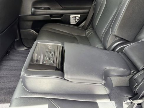 Used 2018 Lexus LX 570 4WD image 29