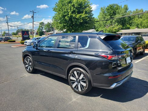 New 2026 Mitsubishi Outlander SE AWD/4WD image 2