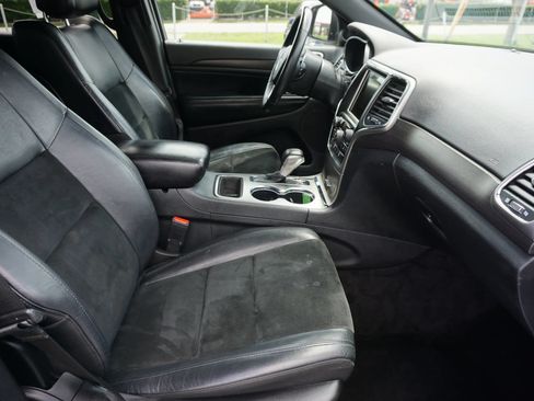 Used 2017 Jeep Grand Cherokee Altitude AWD/4WD image 32