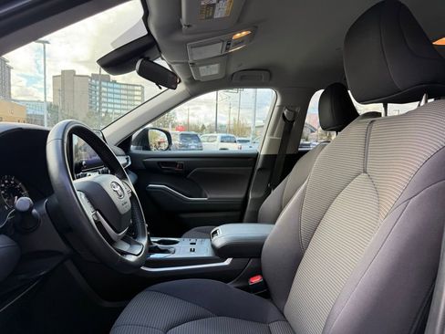 Certified 2025 Toyota Highlander LE image 14