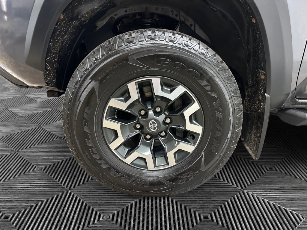 Used 2021 Toyota Tacoma TRD Off-Road AWD/4WD image 15