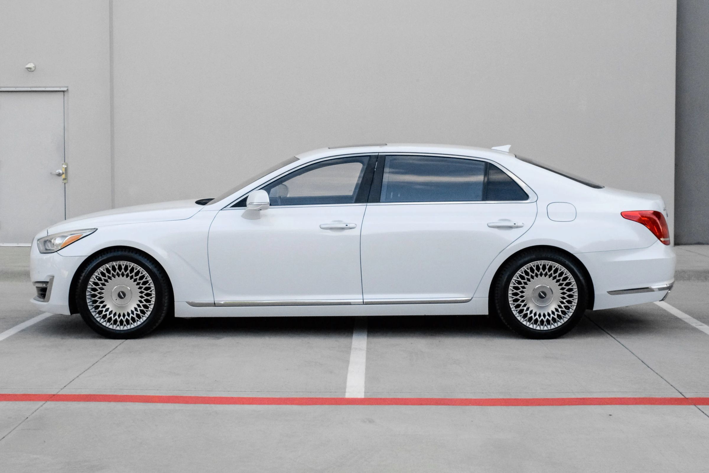 Used 2019 Genesis G90 5.0 Ultimate RWD image 17