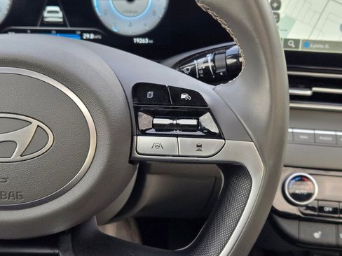 Used 2025 Hyundai Elantra SEL image 29