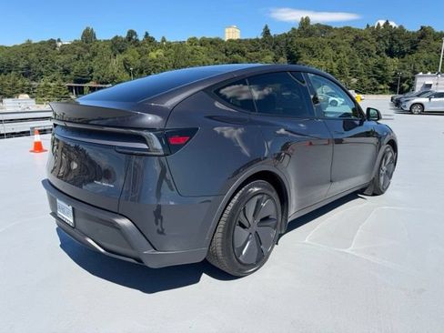Used 2026 Tesla Model Y AWD image 3