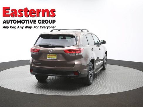 Used 2019 Toyota Highlander LE FWD image 38