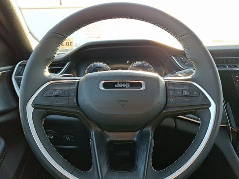 Certified 2025 Jeep Grand Cherokee Altitude image 21