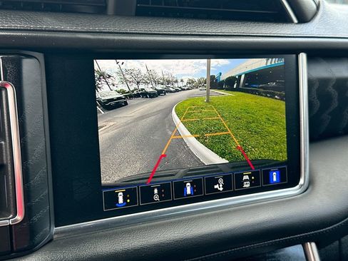 Used 2024 GMC Yukon Denali image 14