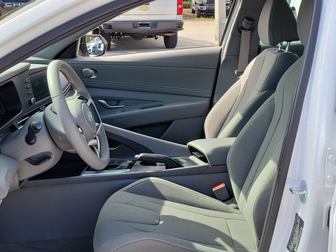 Used 2025 Hyundai Elantra Sport FWD image 22