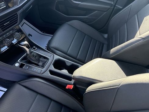 Used 2024 Volkswagen Jetta SE image 23