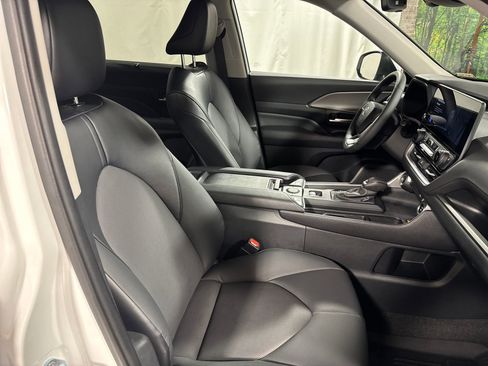 Used 2024 Toyota Grand Highlander XLE AWD/4WD image 29