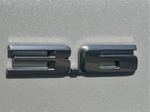 Used 2018 Cadillac XT5 Luxury w/ Driver Awareness Package image 11