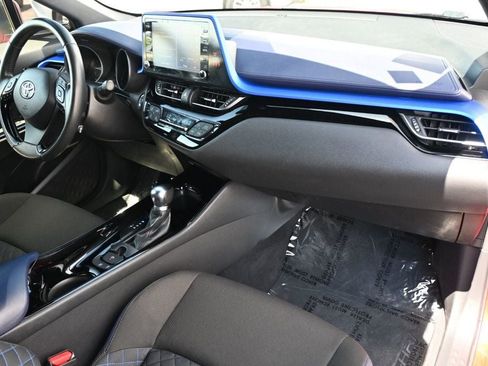 Used 2020 Toyota C-HR XLE FWD image 9