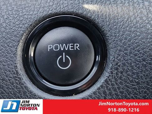 Used 2025 Toyota Camry SE image 24