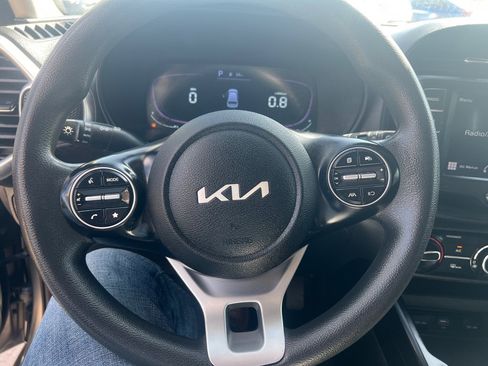 Used 2023 Kia Soul LX w/ LX Technology Package FWD image 21