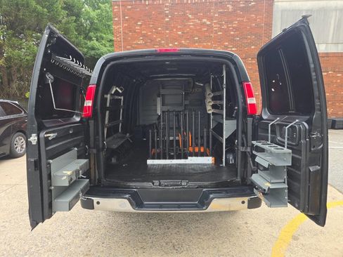 Used 2018 Chevrolet Express 2500 w/ Driver Convenience Package RWD image 5