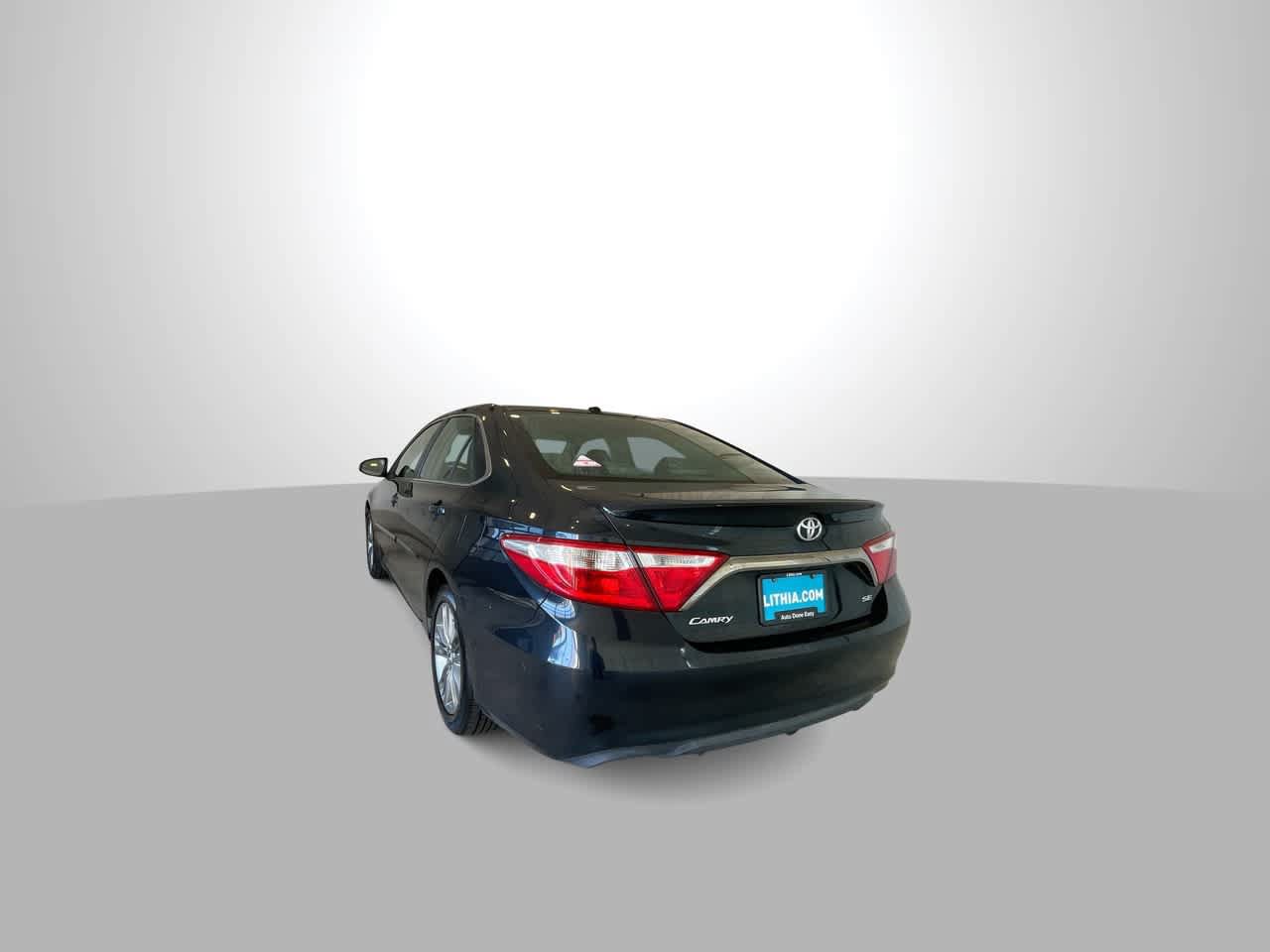 Used 2015 Toyota Camry SE FWD image 6