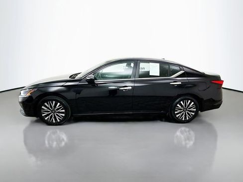 Used 2024 Nissan Altima 2.5 SV image 4