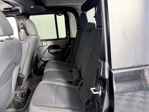 Used 2024 Jeep Gladiator Sport image 21