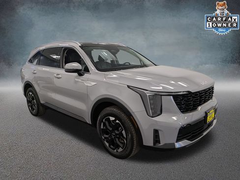 Certified 2024 Kia Sorento S w/ Panoramic Sunroof Package AWD/4WD image 3