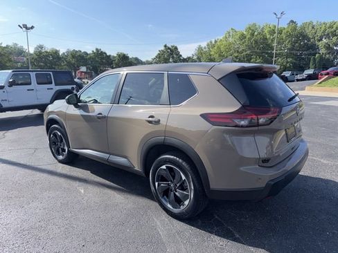 Used 2024 Nissan Rogue SV AWD/4WD image 14