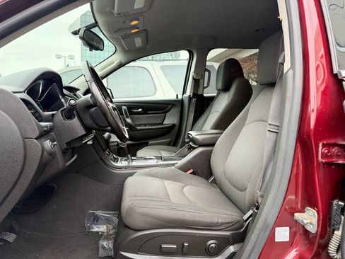 Used 2017 Chevrolet Traverse LT image 10
