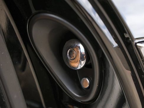Used 2020 Rolls-Royce Wraith RWD image 16