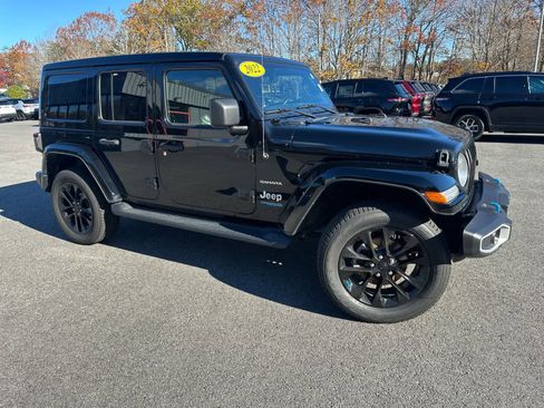 Used 2022 Jeep Wrangler Unlimited Sahara w/ Cold Weather Group image 8