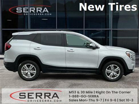 Used 2022 GMC Terrain SLE w/ Driver Convenience Package image 6