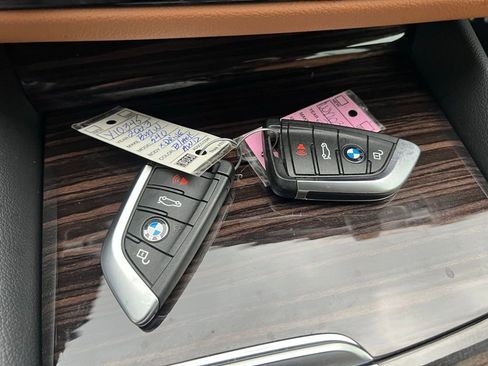 Used 2023 BMW 540i xDrive w/ Convenience Package image 43