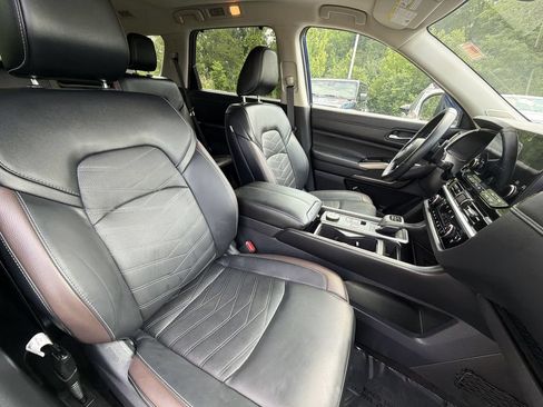 Certified 2024 Nissan Pathfinder Platinum w/ Cargo Package AWD/4WD image 27