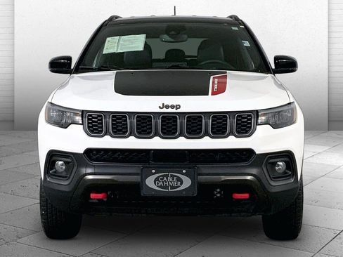 Used 2025 Jeep Compass Trailhawk AWD/4WD image 2