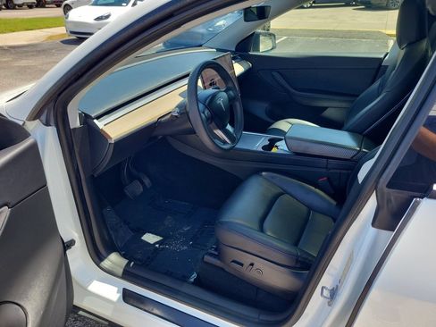 Used 2022 Tesla Model Y Long Range AWD/4WD image 15
