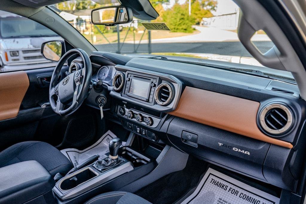 Used 2019 Toyota Tacoma SR5 AWD/4WD image 22