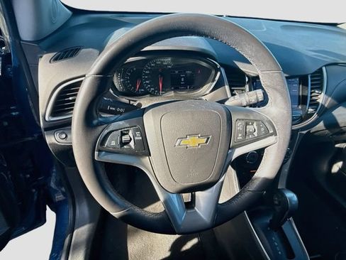 Used 2020 Chevrolet Trax LT w/ LT Convenience Package AWD/4WD image 15