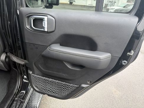 Used 2022 Jeep Wrangler Unlimited Sahara w/ Cold Weather Group AWD/4WD image 17