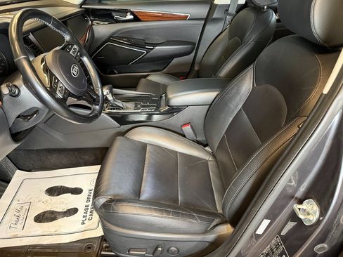 Used 2018 Kia Cadenza Premium w/ Luxury Package image 22