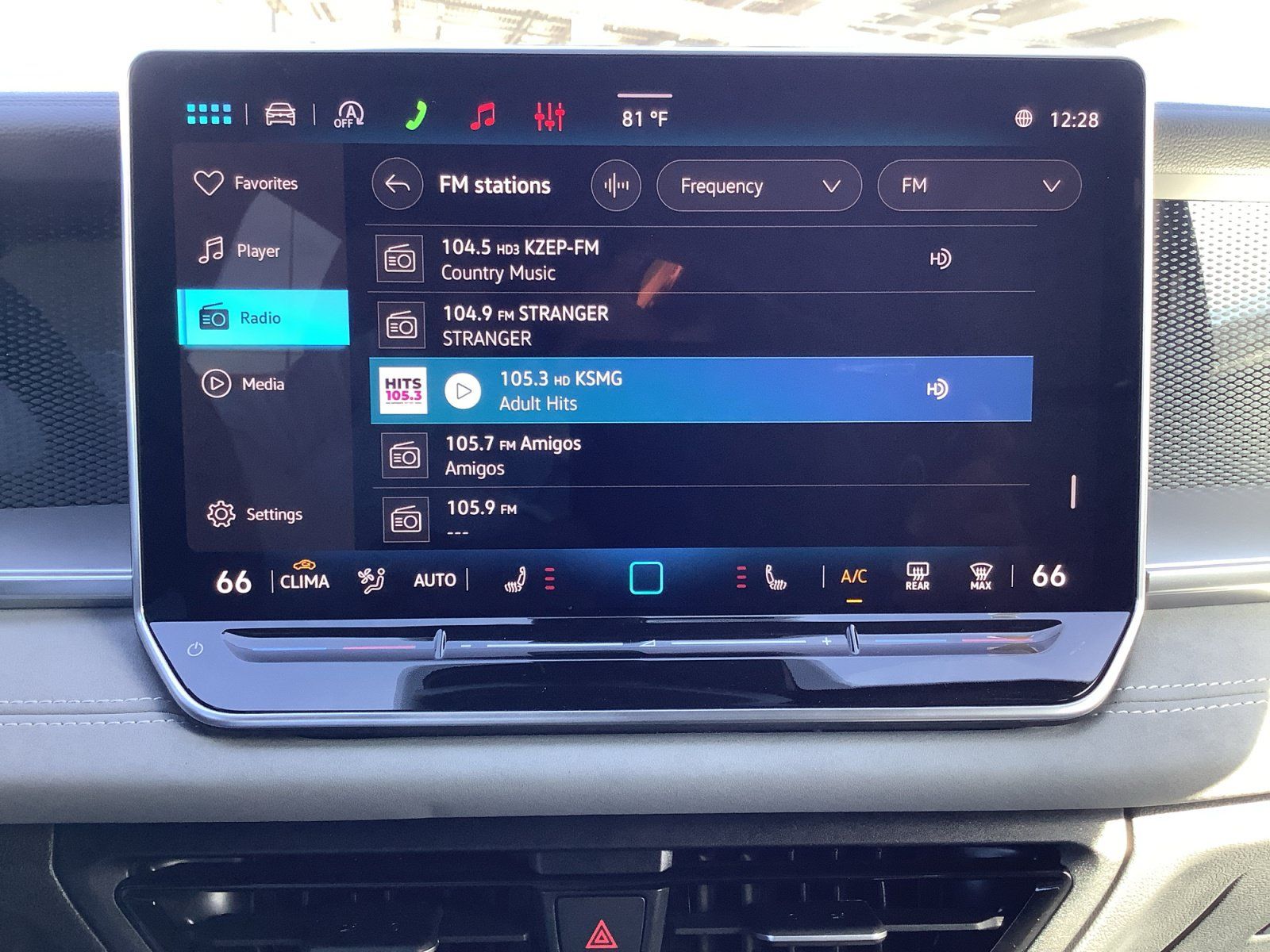 New 2026 Volkswagen Tiguan SE R-Line FWD image 17