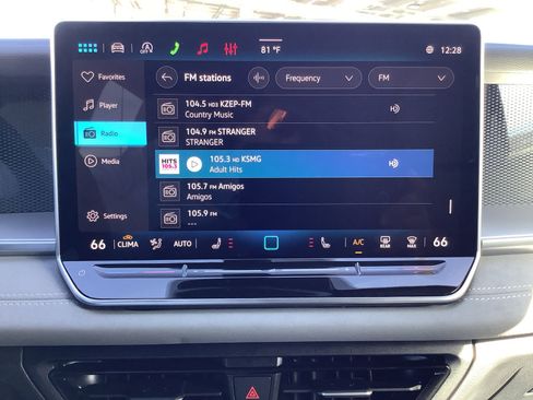 New 2026 Volkswagen Tiguan SE R-Line FWD image 17